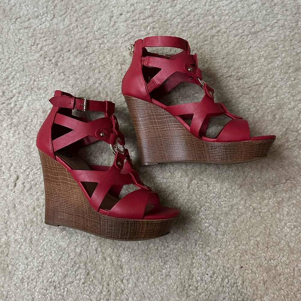 G by GUESS wedges